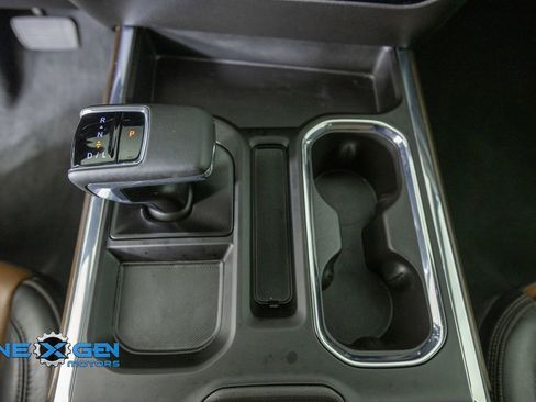 Used 2025 Chevrolet Silverado 1500 High Country w/ Technology Package AWD/4WD image 24