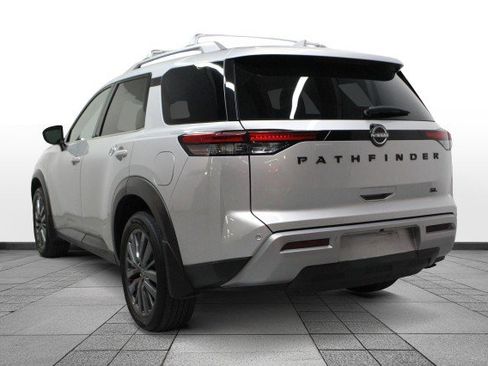Used 2024 Nissan Pathfinder SL w/ SL Premium Package image 5