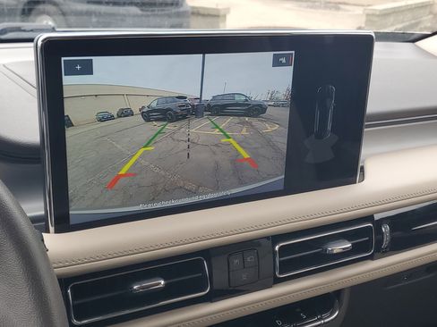 Certified 2023 Lincoln Nautilus AWD w/ Premium Package image 17