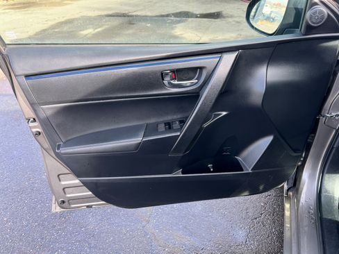 Used 2017 Toyota Corolla SE image 19