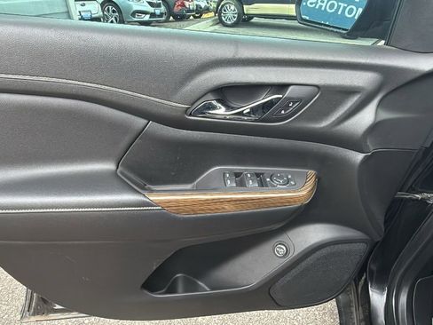 Used 2020 GMC Acadia SLE w/ Driver Convenience Package image 17