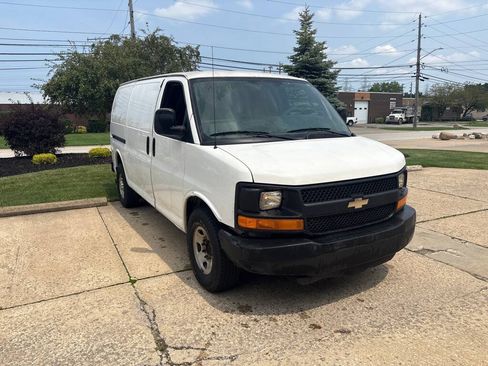 Used 2016 Chevrolet Express 2500 RWD image 1