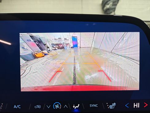 Used 2025 Chevrolet Traverse LT w/ Midnight/Sport Edition image 25