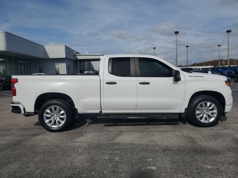 Used 2022 Chevrolet Silverado 1500 Custom image 9
