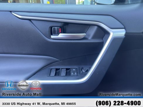 Used 2025 Toyota RAV4 XLE AWD/4WD image 23