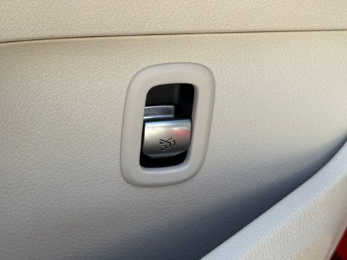 Used 2025 Mercedes-Benz C 300 Sedan image 26