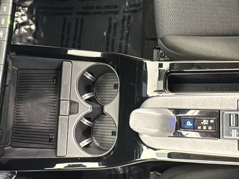 Used 2024 Toyota Prius LE image 28