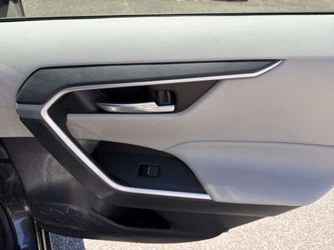 Used 2020 Toyota RAV4 XLE Premium FWD image 3