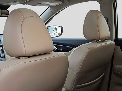 Used 2019 Nissan Rogue SL w/ Premium Package image 16