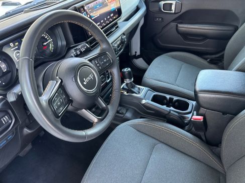 Used 2024 Jeep Wrangler Unlimited AWD/4WD image 9