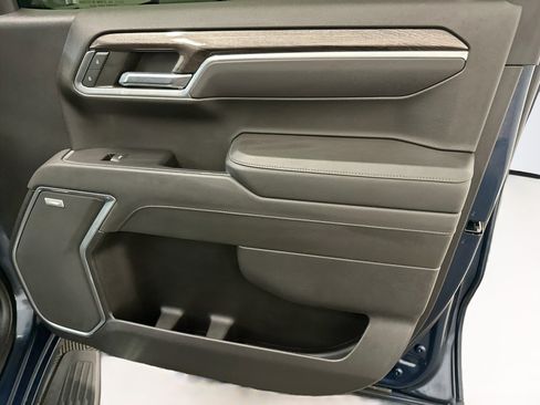 Used 2022 Chevrolet Silverado 1500 LTZ w/ Technology Package AWD/4WD image 32