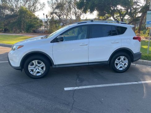 Used 2013 Toyota RAV4 LE FWD image 2
