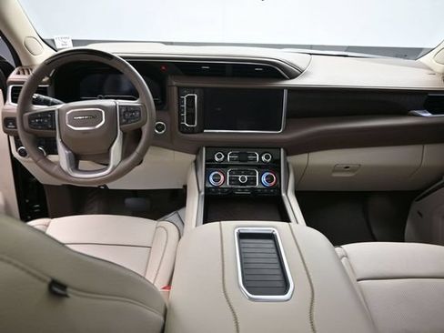 Used 2024 GMC Yukon Denali w/ Advanced Technology Package AWD/4WD image 21