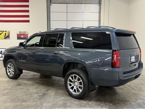 Used 2019 Chevrolet Suburban LT w/ Luxury Package AWD/4WD image 6