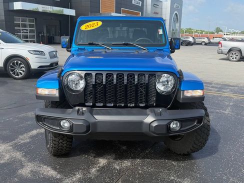 Used 2023 Jeep Gladiator Sport AWD/4WD image 2