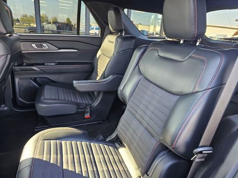 Used 2025 Ford Explorer ST-Line image 13