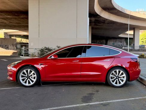 Used 2018 Tesla Model 3 Long Range RWD image 4