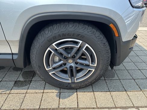 Used 2025 Rivian R1T Adventure AWD/4WD image 10