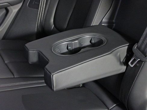 Certified 2026 Porsche Macan image 18