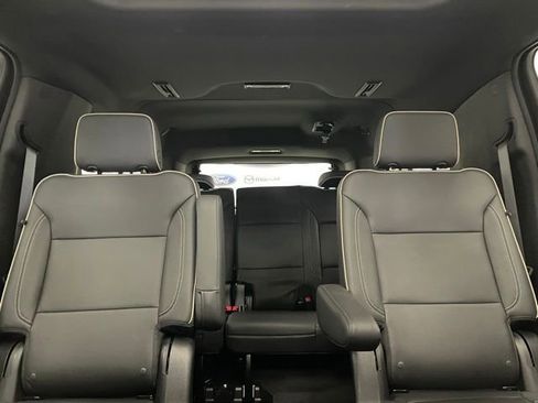Used 2023 Chevrolet Suburban Premier w/ Premium Package 2 AWD/4WD image 19