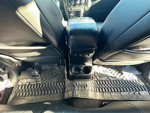 Used 2012 Jeep Wrangler Unlimited Sahara AWD/4WD image 18