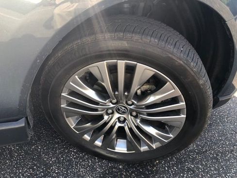 Used 2024 Toyota Venza Limited image 7