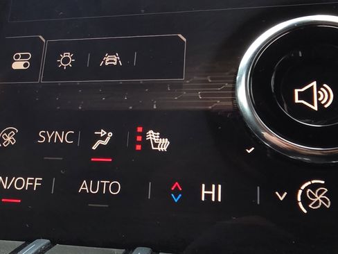 Used 2025 GMC Acadia Elevation image 28