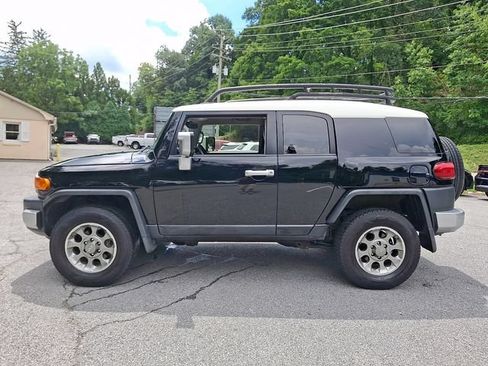 Used 2013 Toyota FJ Cruiser 4WD w/ Upgrade Pkg image 7