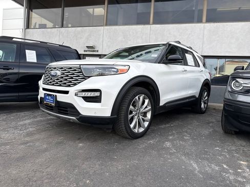 Certified 2023 Ford Explorer Platinum w/ Technology Package image 3