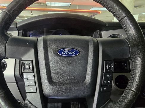 Used 2017 Ford Expedition XLT w/ Equipment Group 202A RWD image 39