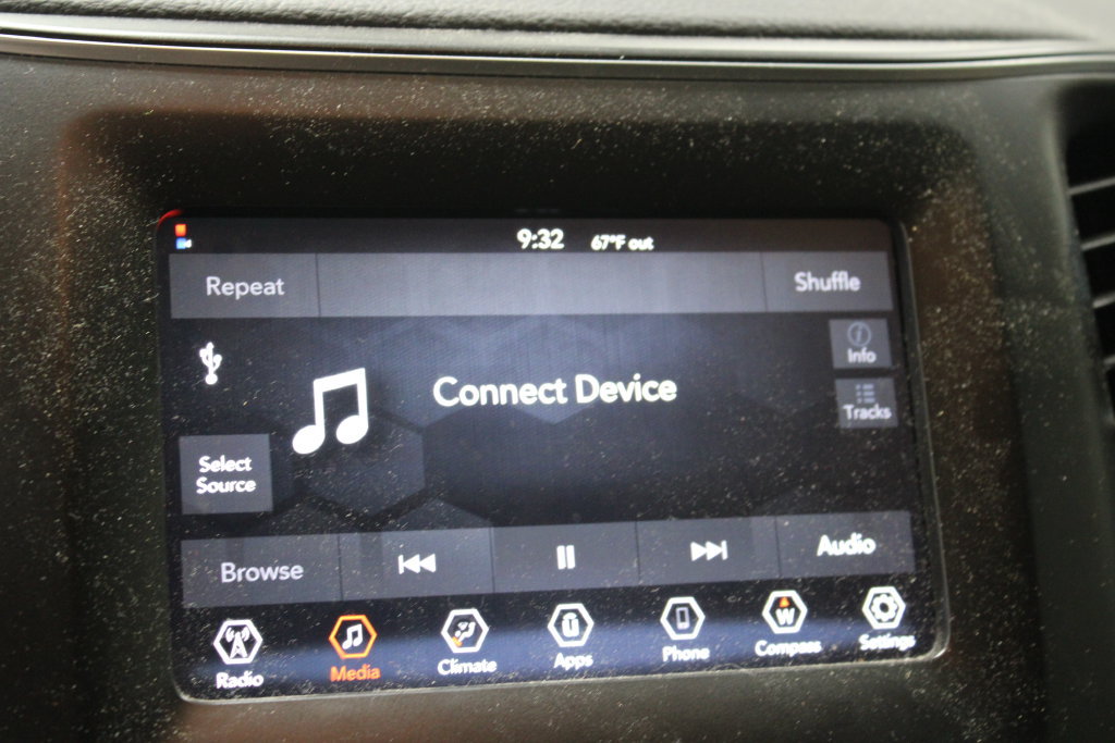 Used 2020 Jeep Cherokee Latitude FWD image 22