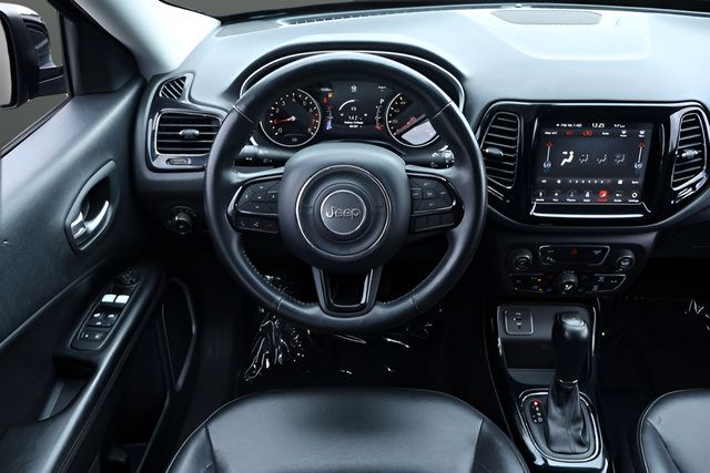 Used 2018 Jeep Compass Latitude w/ Popular Equipment Group FWD image 15
