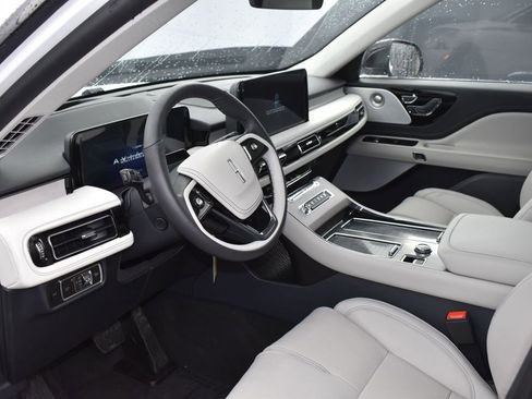 New 2026 Lincoln Aviator Reserve w/ Luxury Package image 8