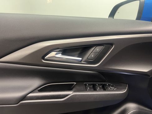 Used 2025 Chevrolet Equinox EV LT image 17