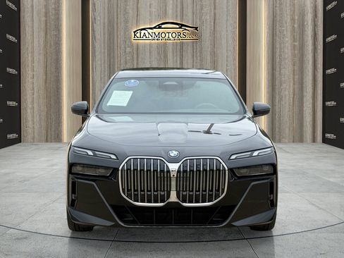 Used 2025 BMW 740i xDrive w/ Premium Package AWD/4WD image 6