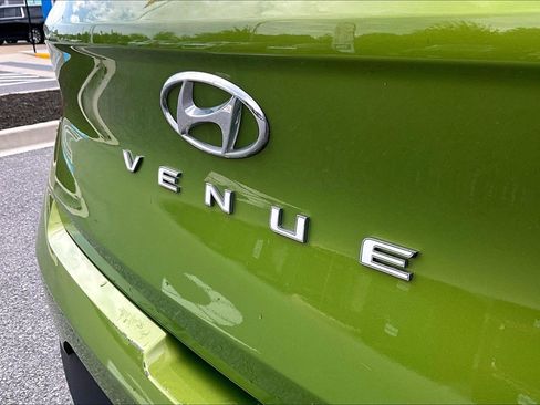 Used 2022 Hyundai Venue SEL w/ Cargo Package image 7