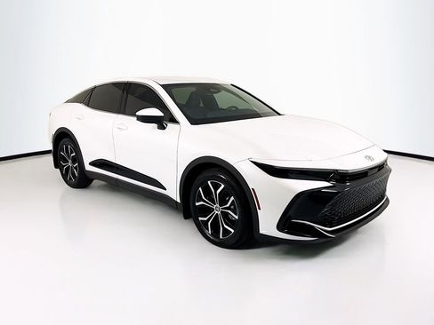 Used 2024 Toyota Crown XLE image 3