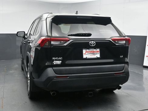 Used 2021 Toyota RAV4 LE image 6