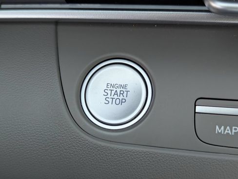 Used 2025 Hyundai Elantra SEL FWD image 18