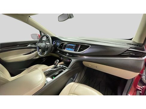 Used 2018 Buick Enclave Essence FWD image 19