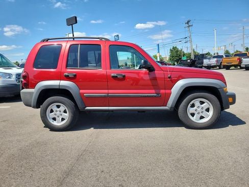 Used 2007 Jeep Liberty Sport AWD/4WD image 6