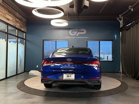 Used 2021 Hyundai Elantra SE image 4