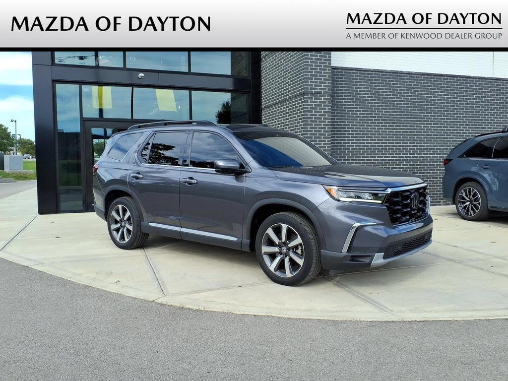 Used 2024 Honda Pilot Touring image 1