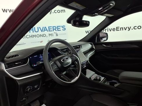 Used 2024 Jeep Grand Cherokee Altitude image 9