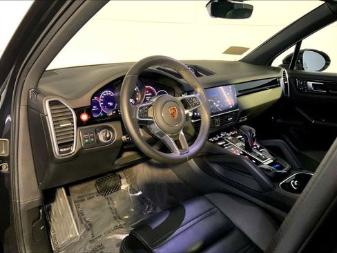 Certified 2022 Porsche Cayenne image 4