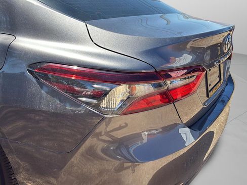 Used 2021 Toyota Camry LE image 11