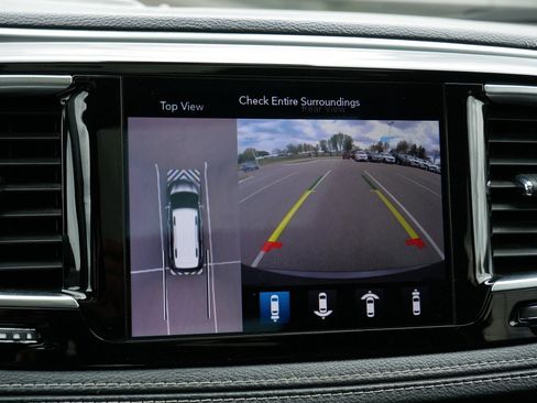 Used 2020 Chrysler Pacifica Limited w/ Advanced Safetytec Group FWD image 27