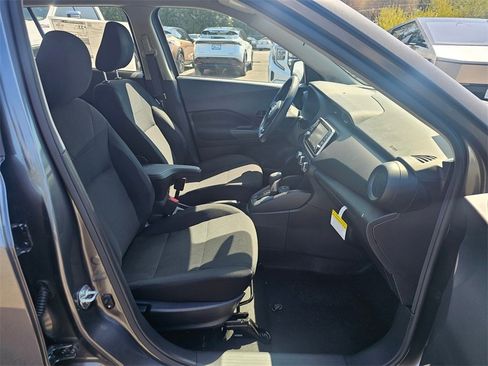 New 2025 Nissan Kicks Play S image 27