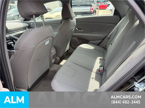 Used 2025 Hyundai Elantra Sport image 9