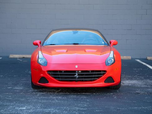 Used 2015 Ferrari California T image 7